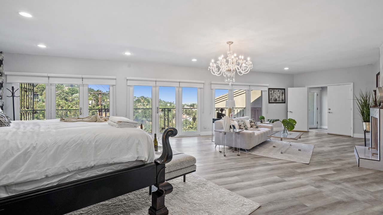 Photo of Livingroom in Beverly Glen