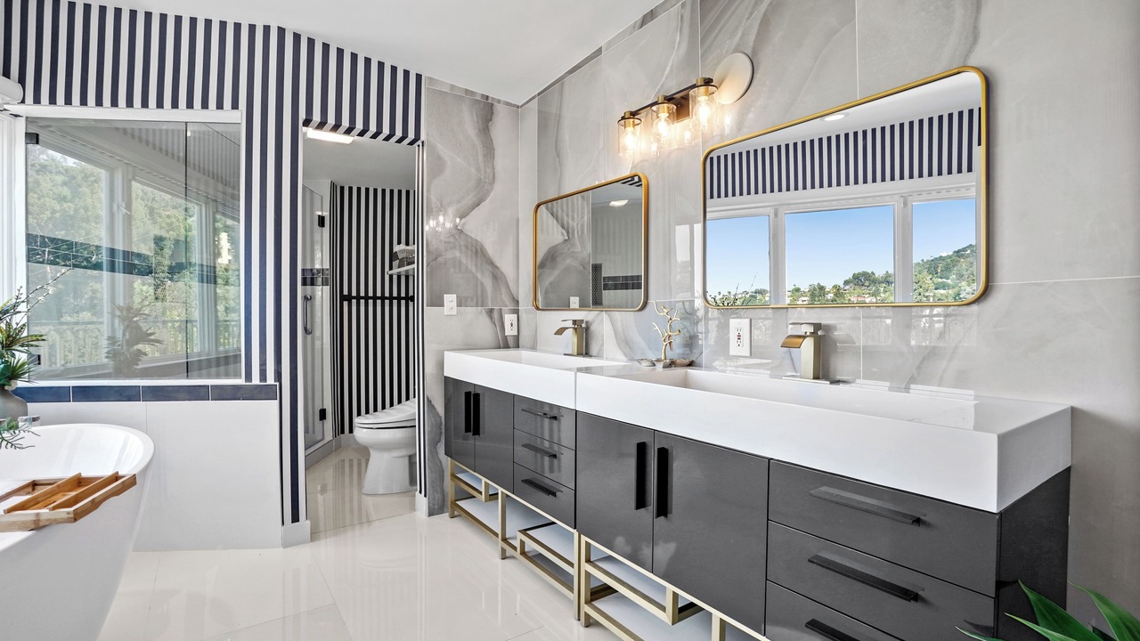 Photo of Bathroom in Beverly Glen