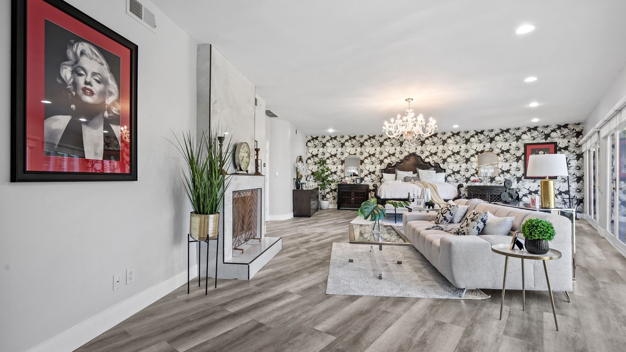 Photo of Livingroom in Beverly Glen