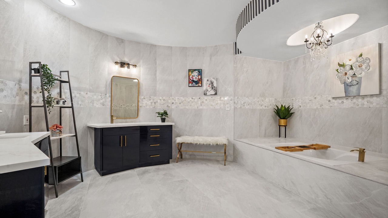 Photo of Bathroom in Beverly Glen