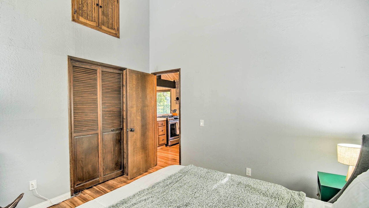 Photo of Bedroom in Twin Peaks