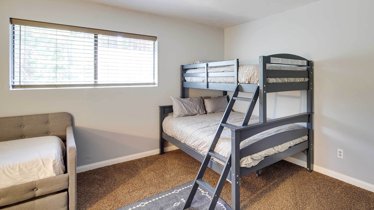 Photo of Bedroom in Twin Peaks