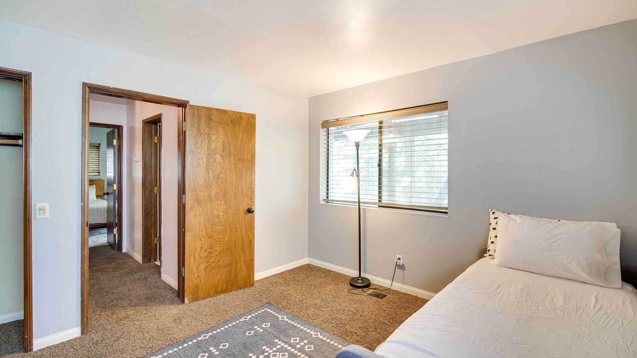 Photo of Bedroom in Twin Peaks