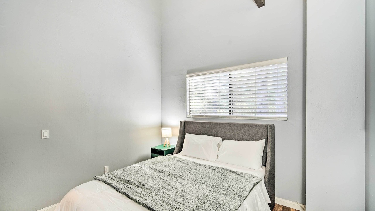 Photo of Bedroom in Twin Peaks