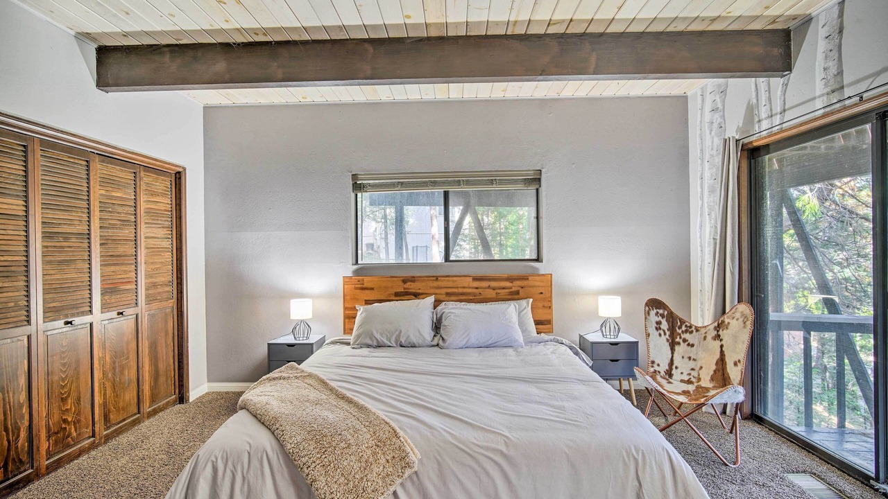 Photo of Bedroom in Twin Peaks