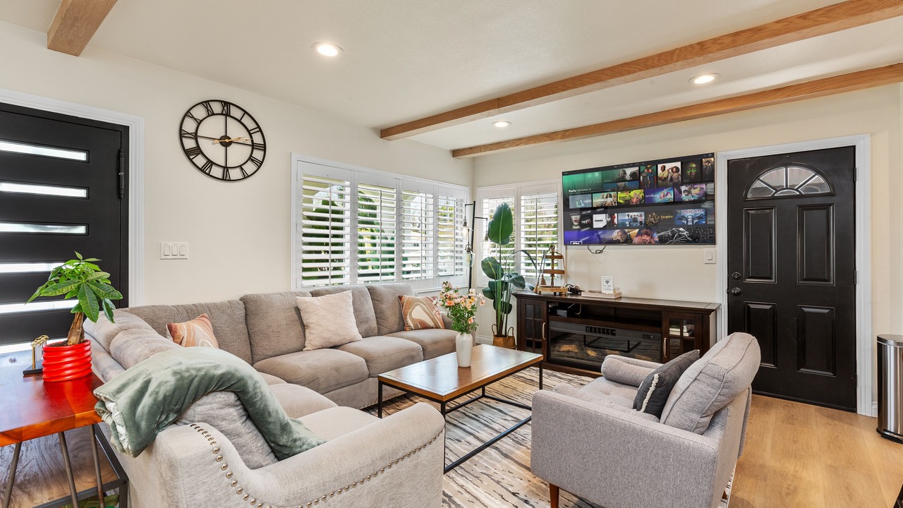 Photo of Livingroom in Midway City