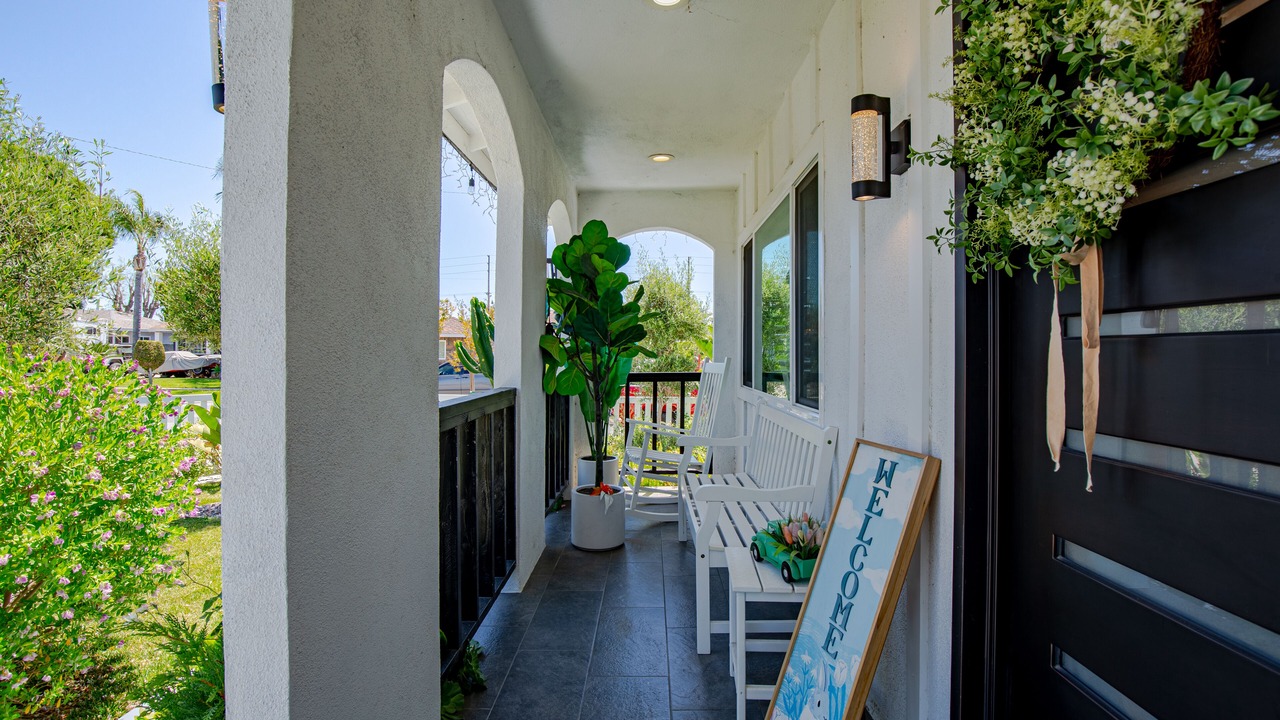 Photo of Patio Balcony in Midway City