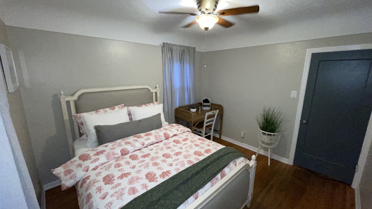 Photo of Bedroom in North Long Beach