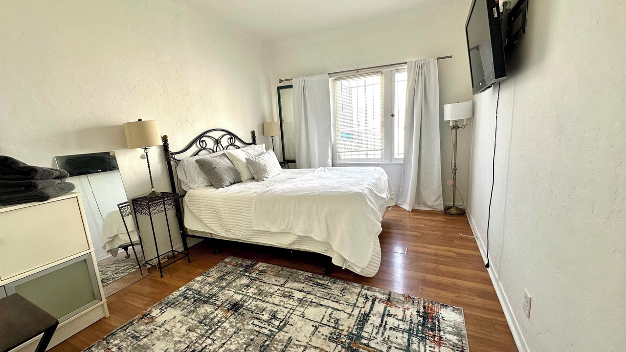 Photo of Bedroom in Greater Wilshire - Hancock Park