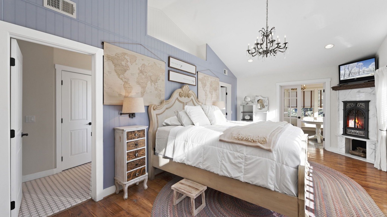 Photo of Bedroom in Wrightwood