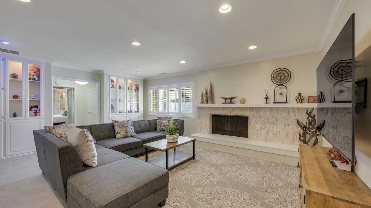 Photo of Livingroom in Sherwood Forest and Thistle Development