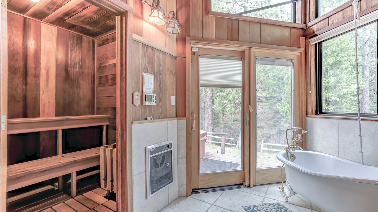 Photo of Bathroom in Weed