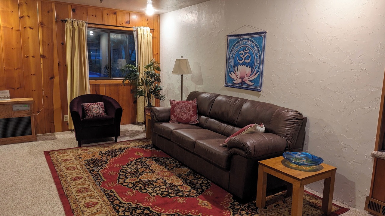 Photo of Livingroom in Weed