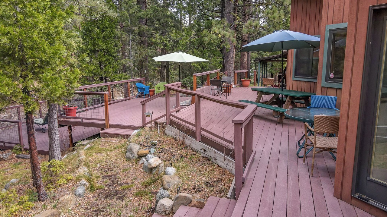 Photo of Outdoor in Weed