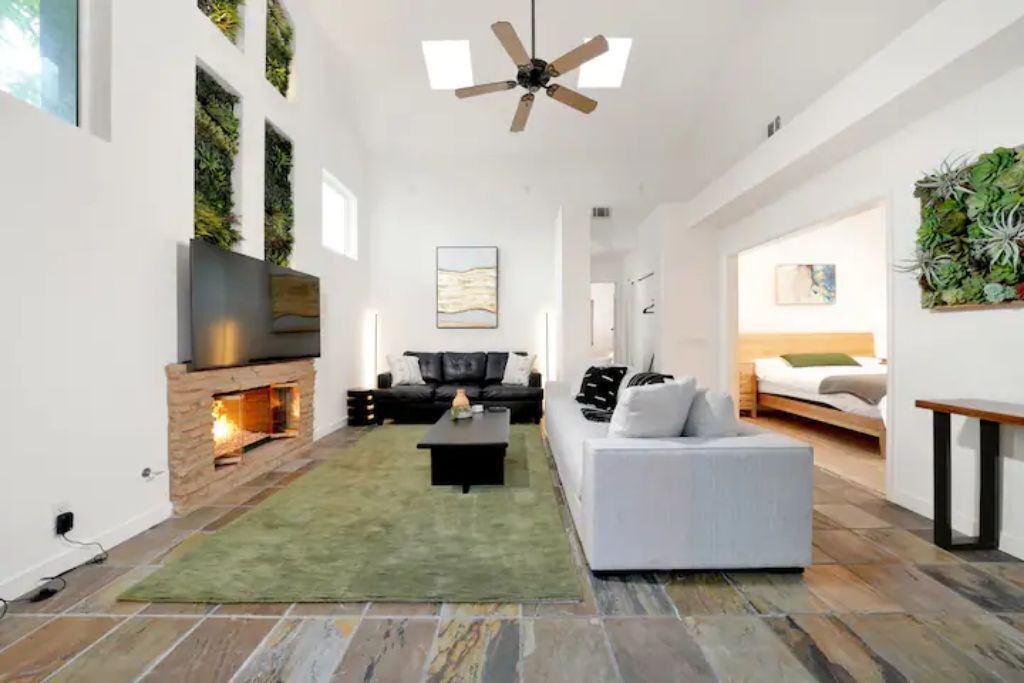 Photo of Livingroom in Costa Mesa