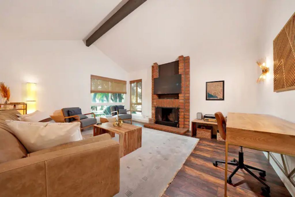 Photo of Livingroom in Costa Mesa