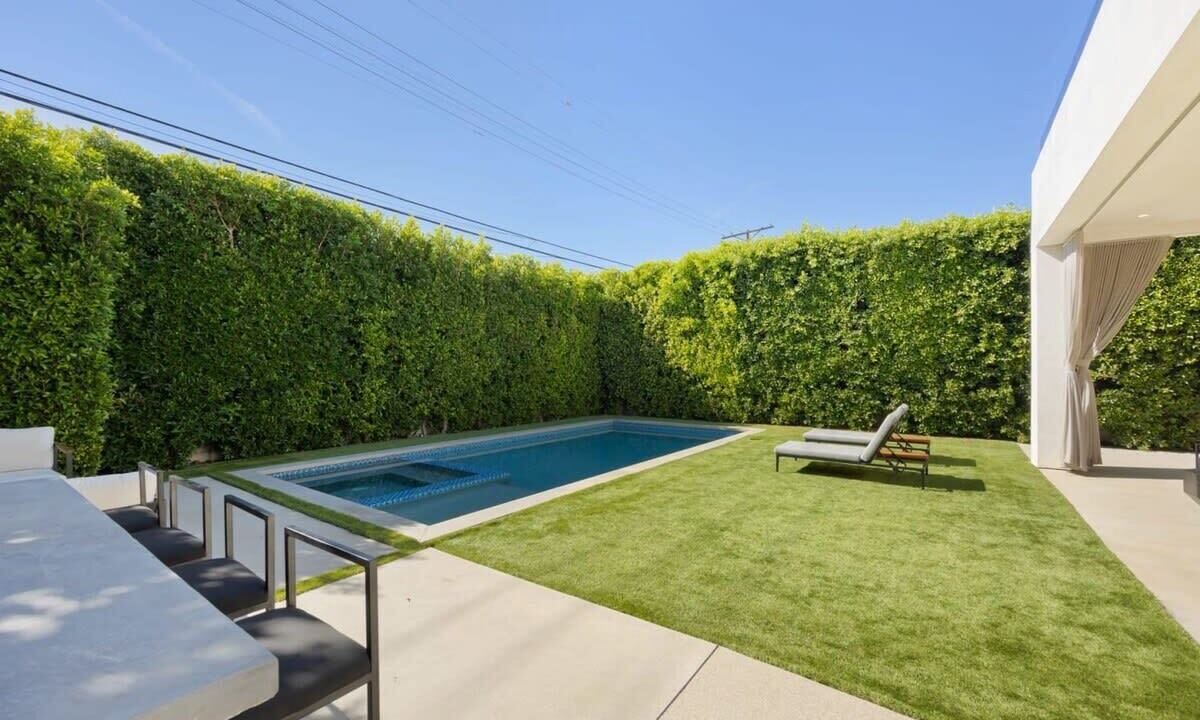 Photo of Outdoor in Fairfax District