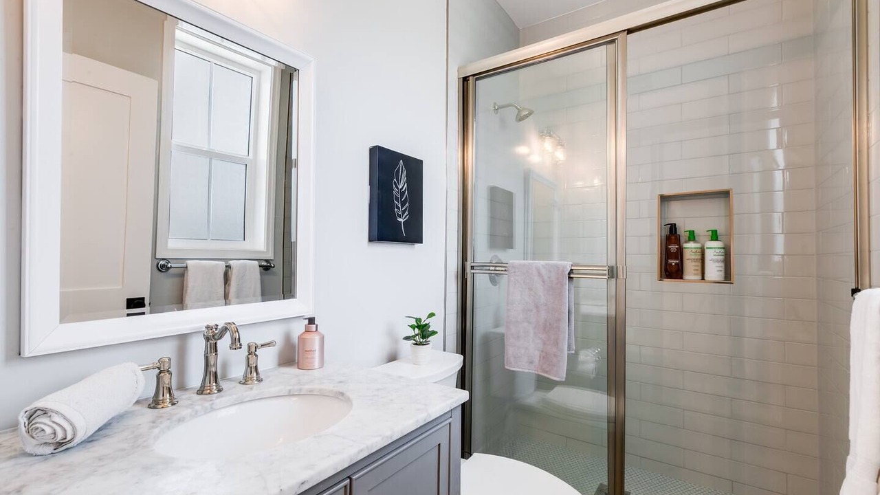 Photo of Bathroom in Lamanda Park