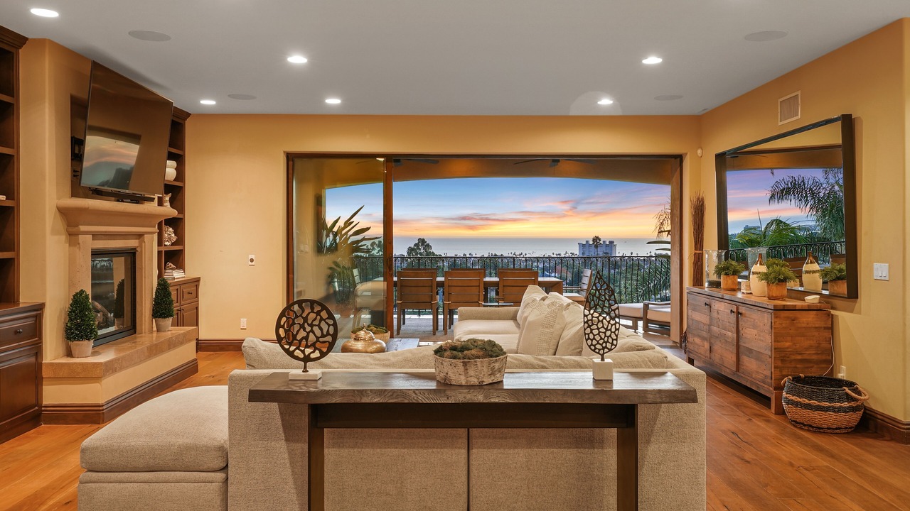 Photo of Livingroom in North Pacific Beach
