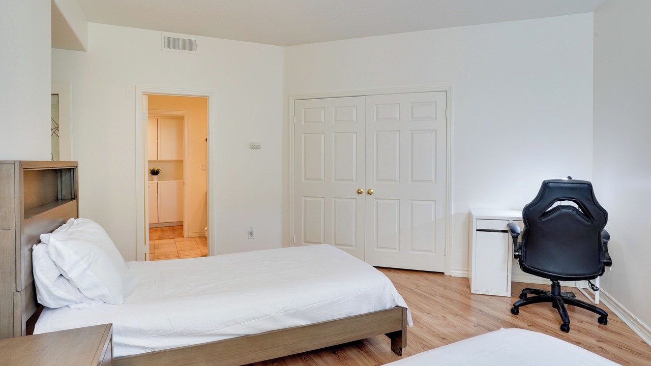 Photo of Bedroom in Airport Area