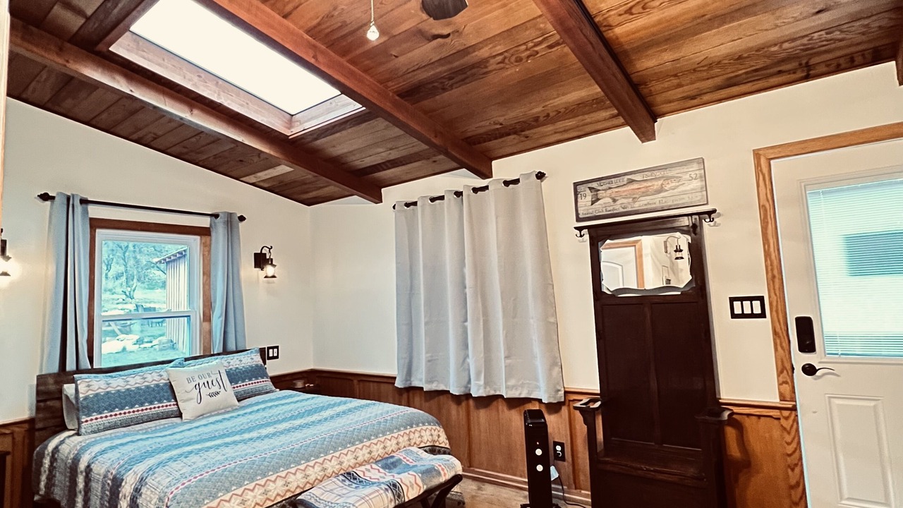 Photo of Bedroom in Groveland