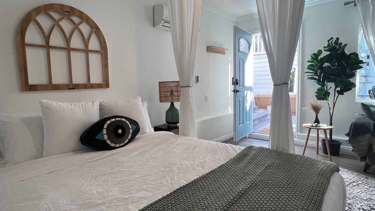 Photo of Bedroom in Mid-Wilshire