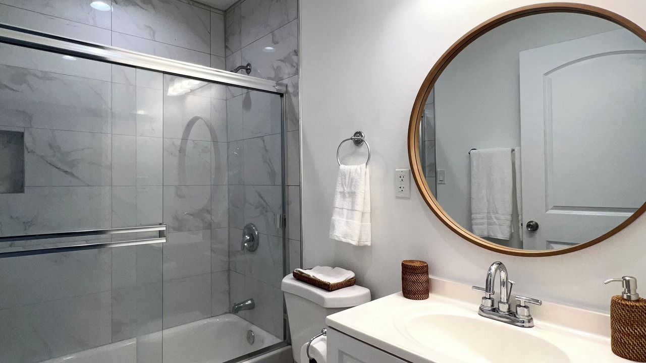 Photo of Bathroom in Mid-Wilshire