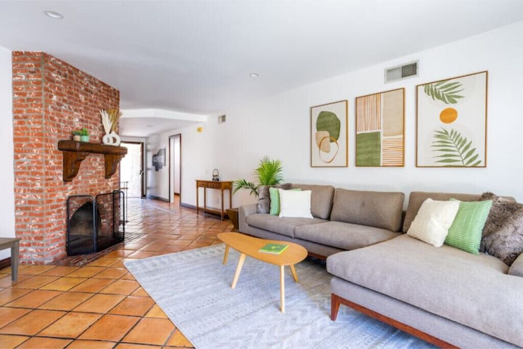 Photo of Livingroom in North Hollywood