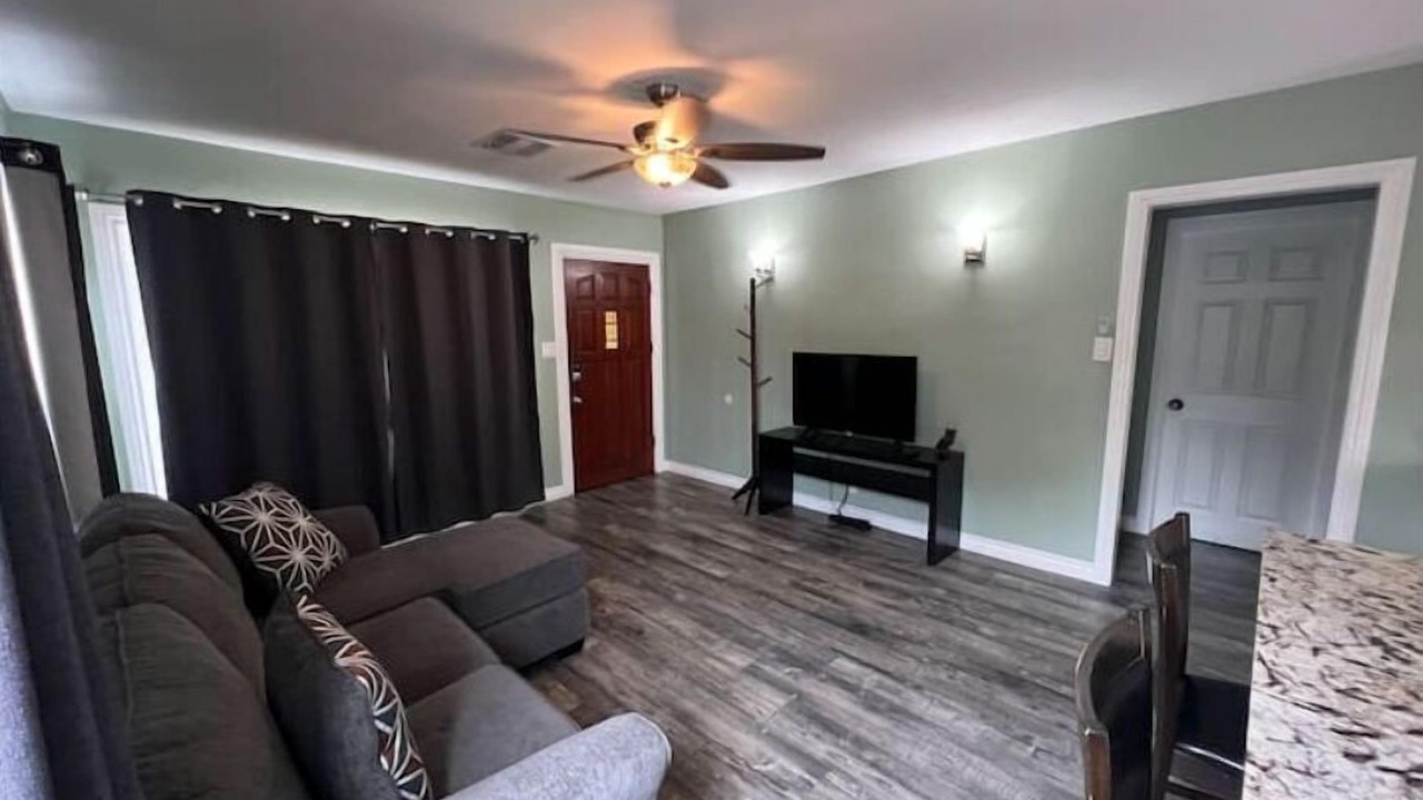 Photo of Livingroom in Hawthorne