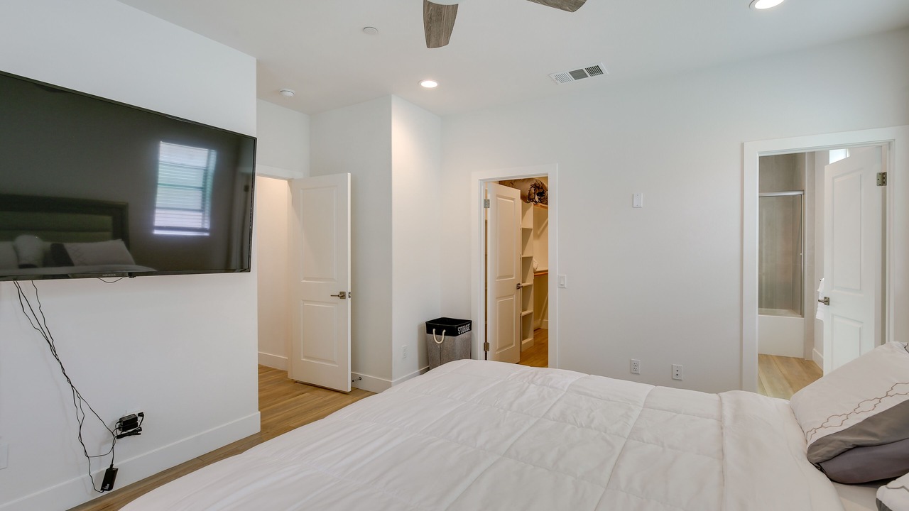 Photo of Bedroom in Paramount