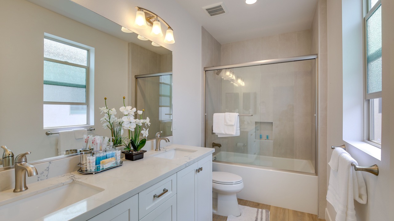 Photo of Bathroom in Paramount