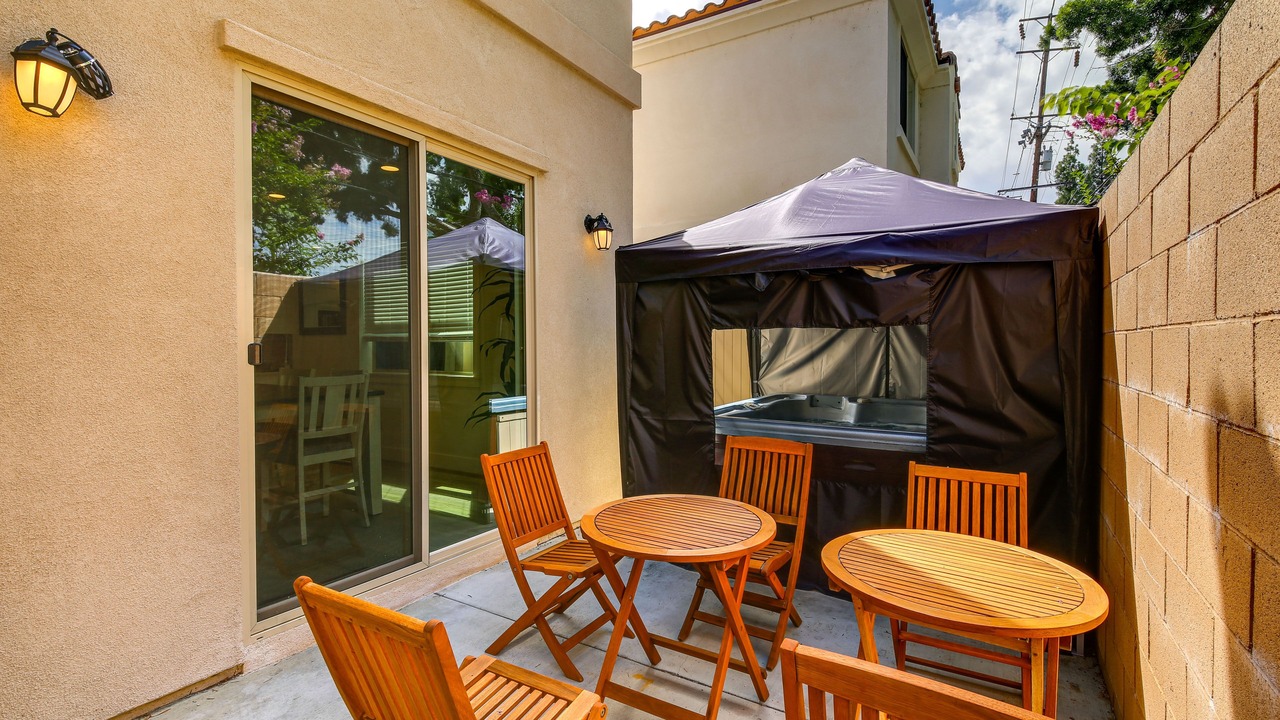 Photo of Outdoor in Paramount