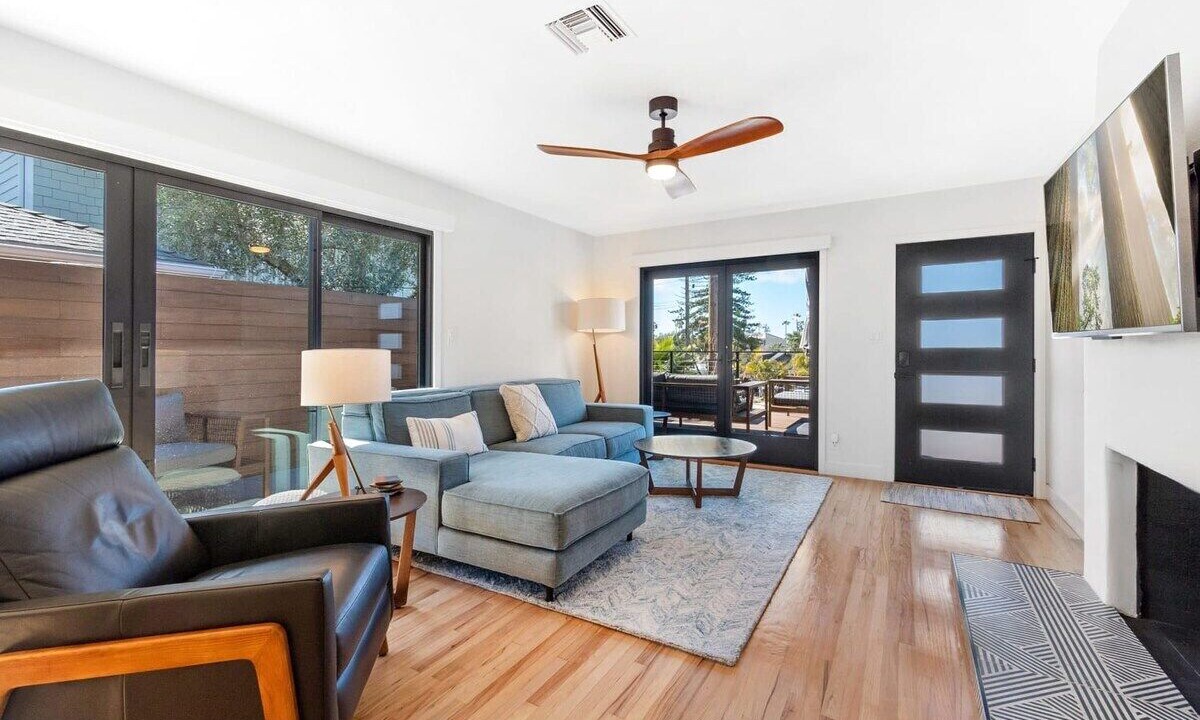 Photo of Livingroom in Beach Barber Tract