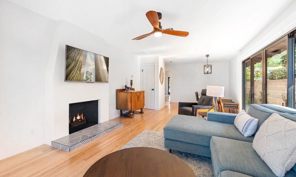 Photo of Livingroom in Beach Barber Tract