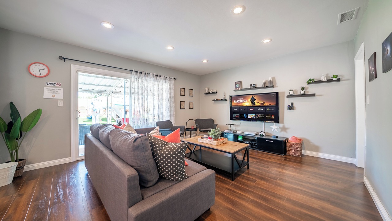 Photo of Livingroom in Anaheim Resort