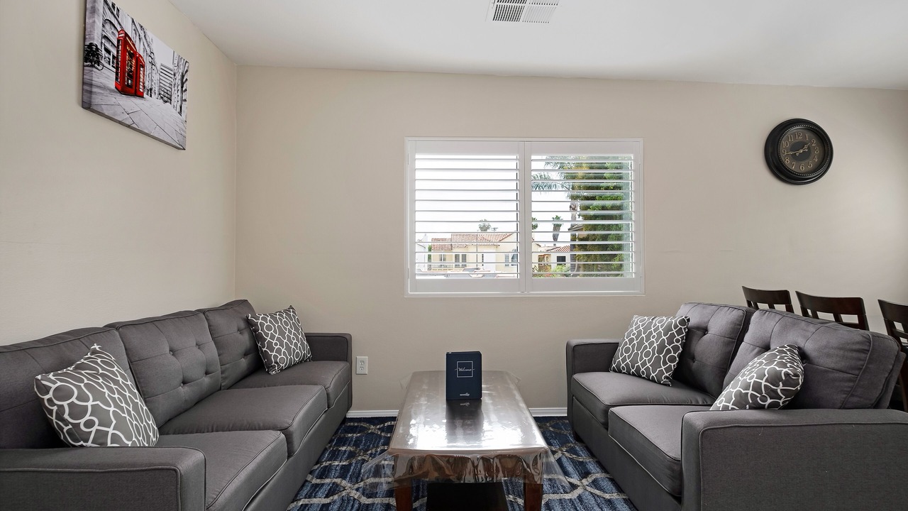 Photo of Livingroom in Mid-Wilshire
