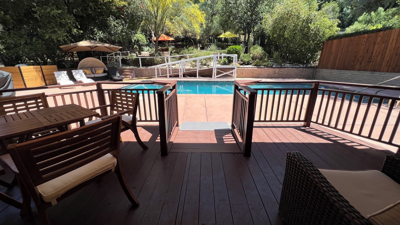 Photo of Outdoor in Woodland Hills