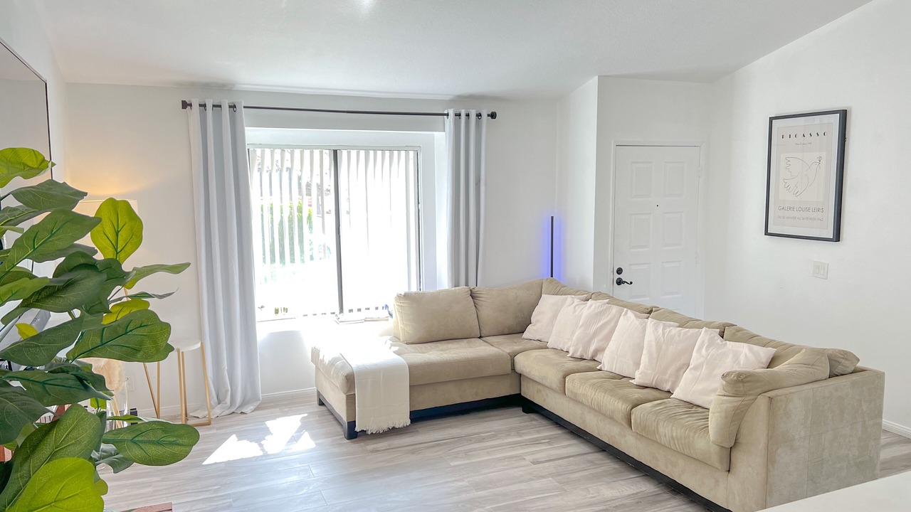 Photo of Livingroom in Palmdale
