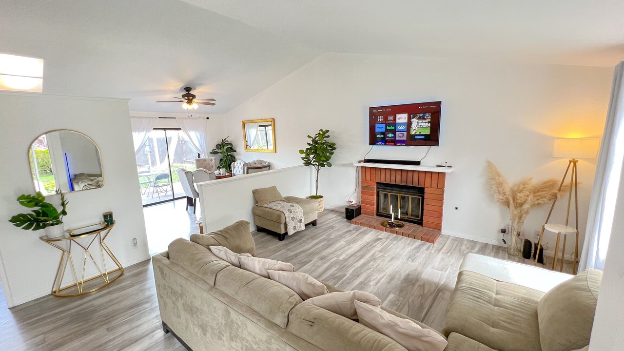 Photo of Livingroom in Palmdale