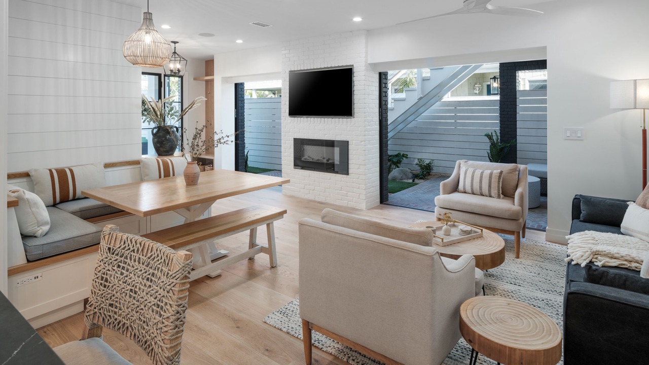 Photo of Livingroom in Cardiff-by-the-Sea