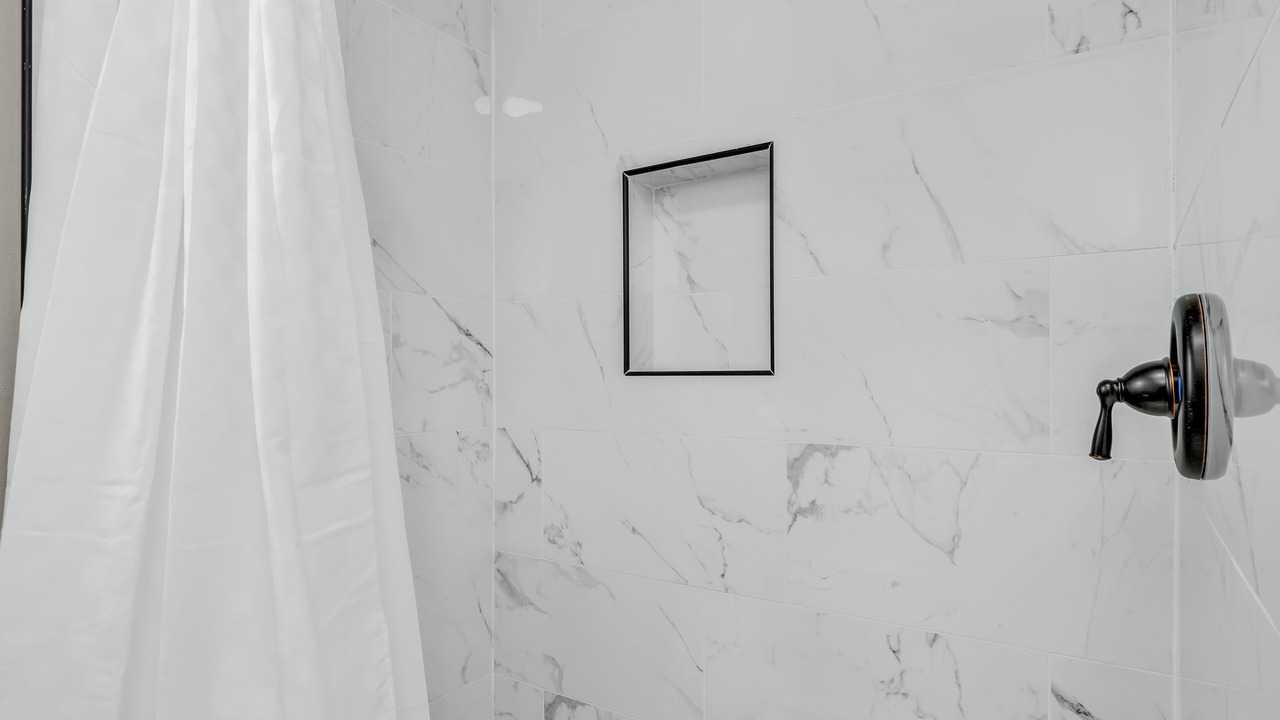 Photo of Bathroom in Raisin
