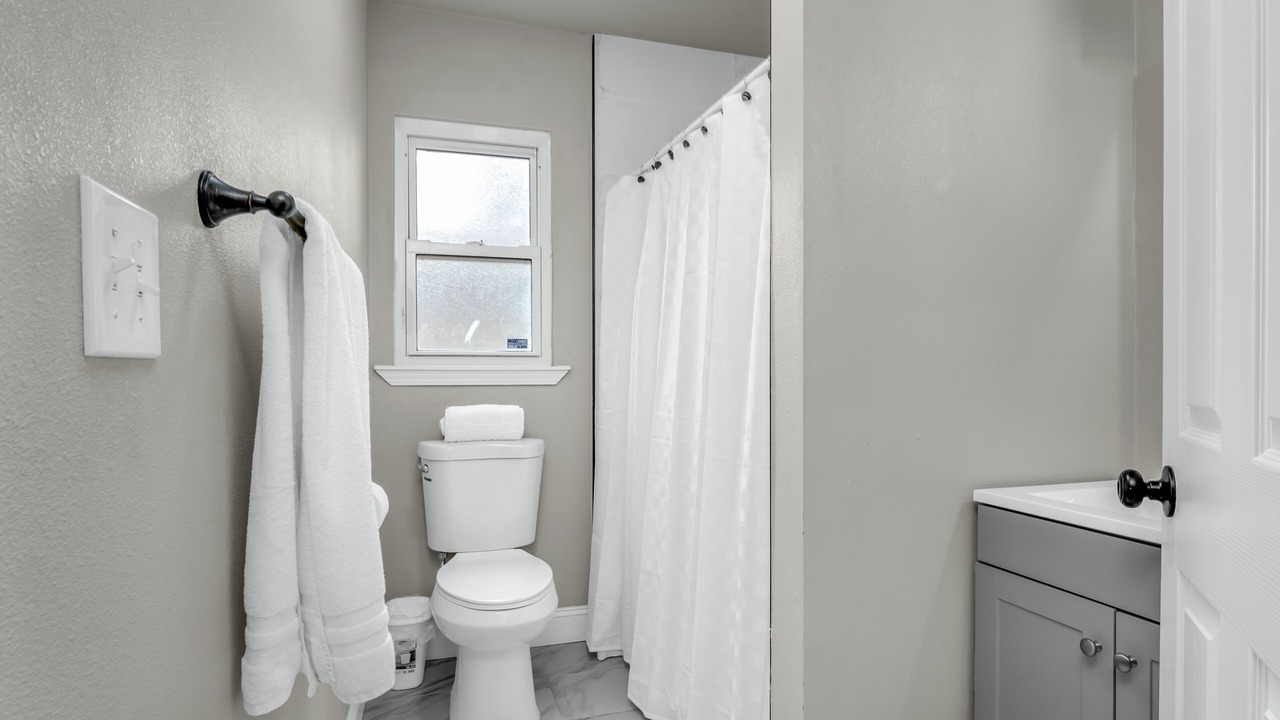 Photo of Bathroom in Raisin