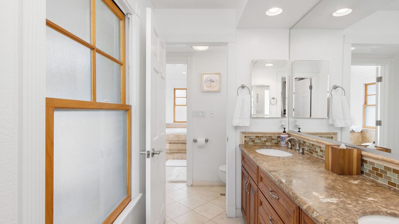 Photo of Bathroom in Gas Lamp Section
