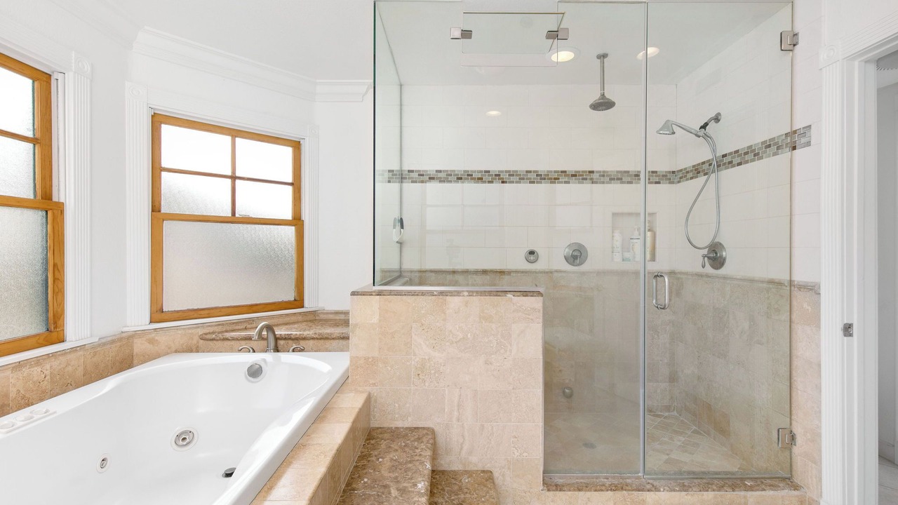 Photo of Bathroom in Gas Lamp Section