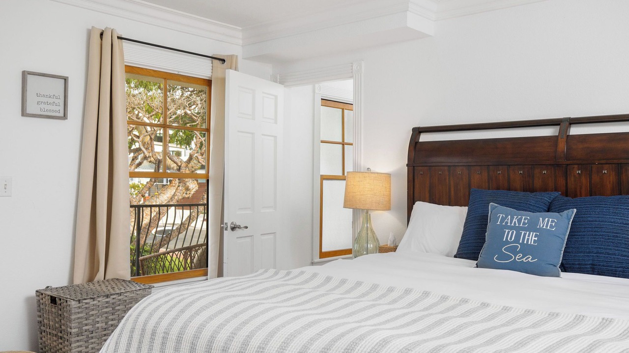 Photo of Bedroom in Gas Lamp Section