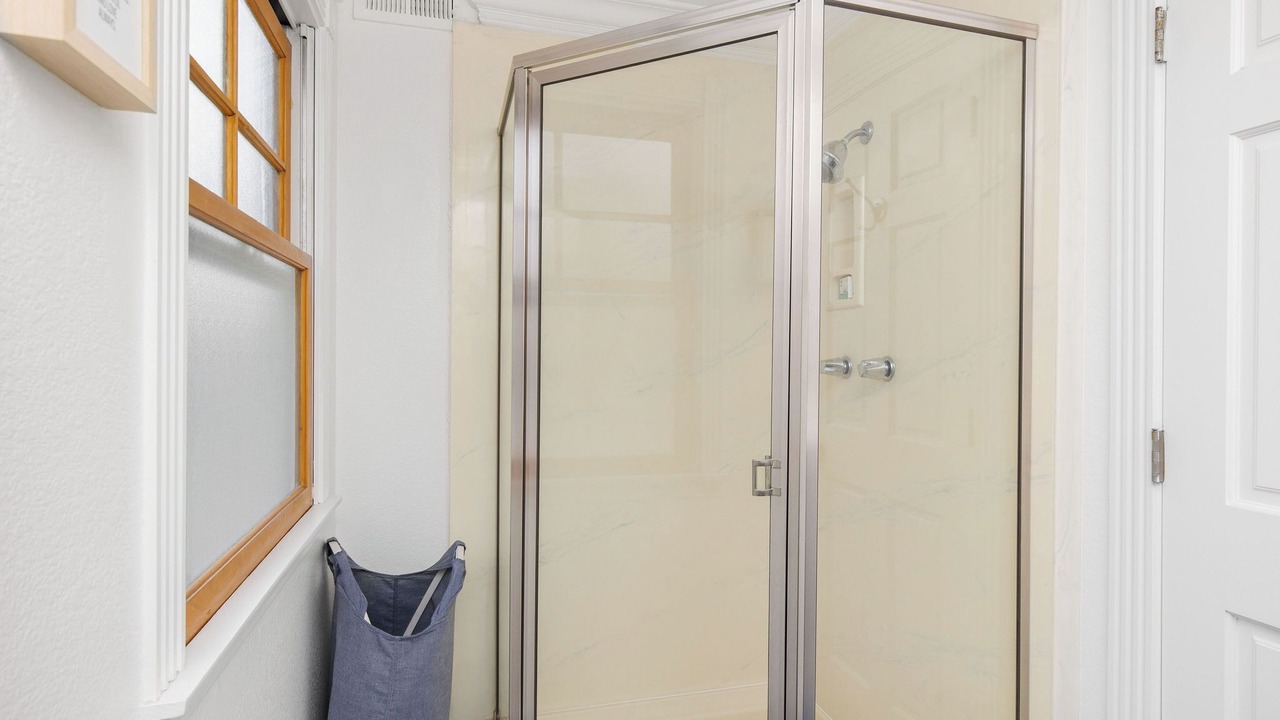 Photo of Bathroom in Gas Lamp Section