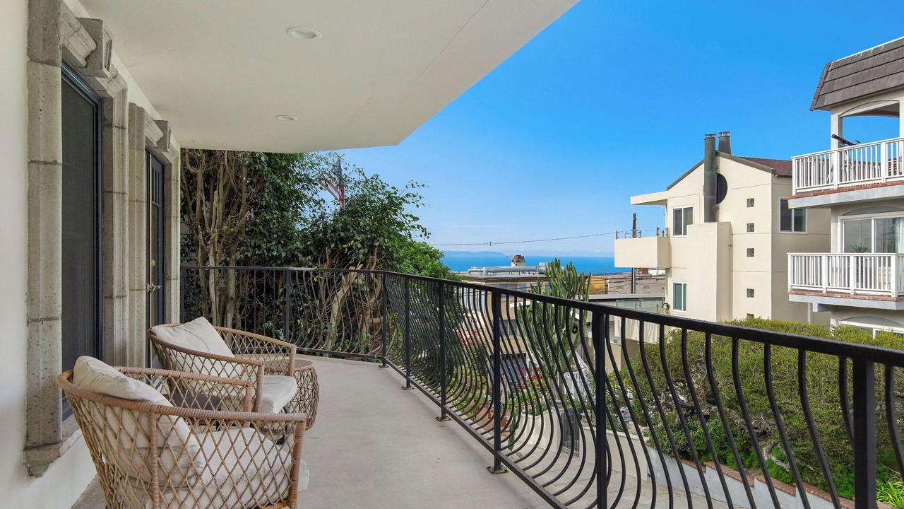 Photo of Patio Balcony in Gas Lamp Section