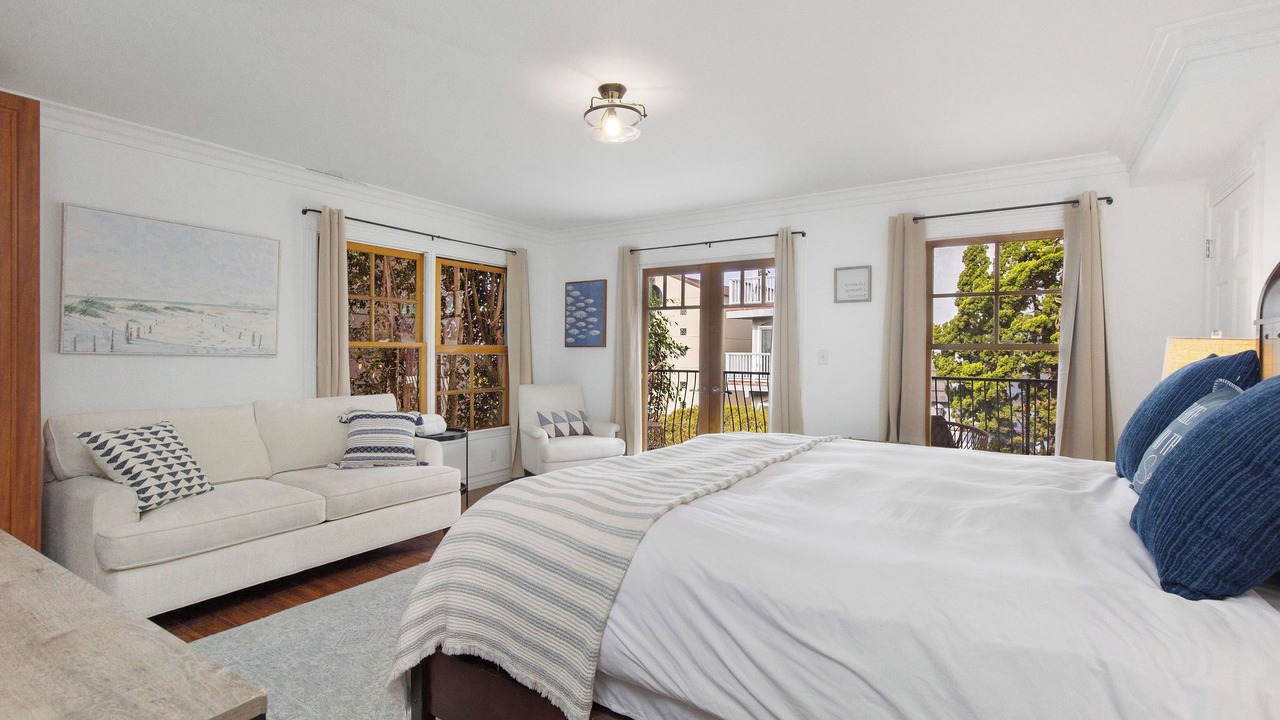 Photo of Bedroom in Gas Lamp Section