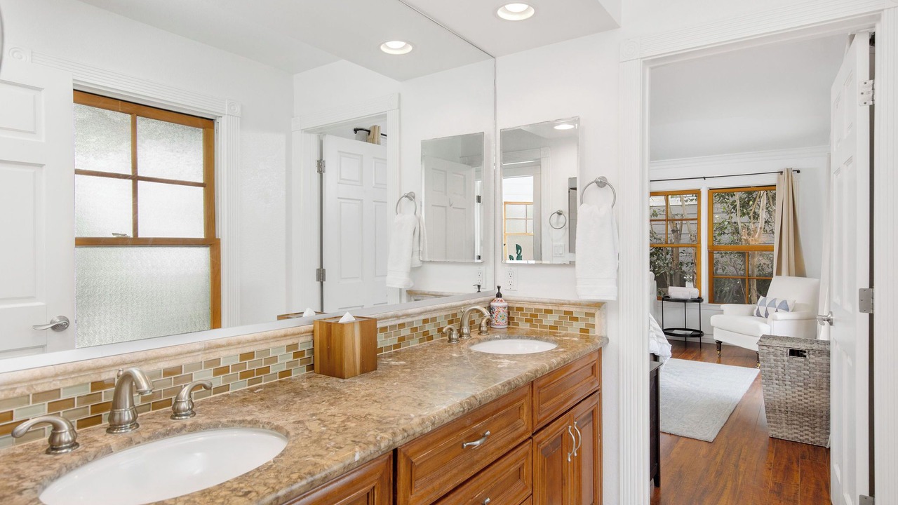 Photo of Bathroom in Gas Lamp Section