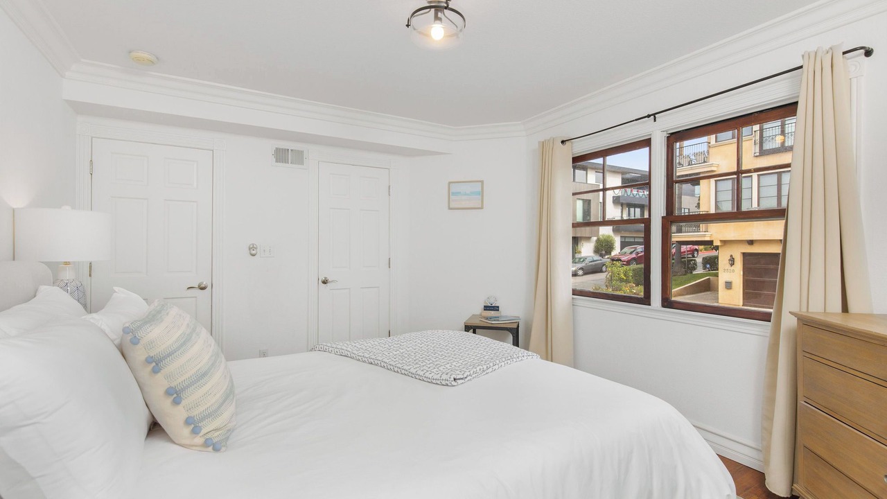 Photo of Bedroom in Gas Lamp Section